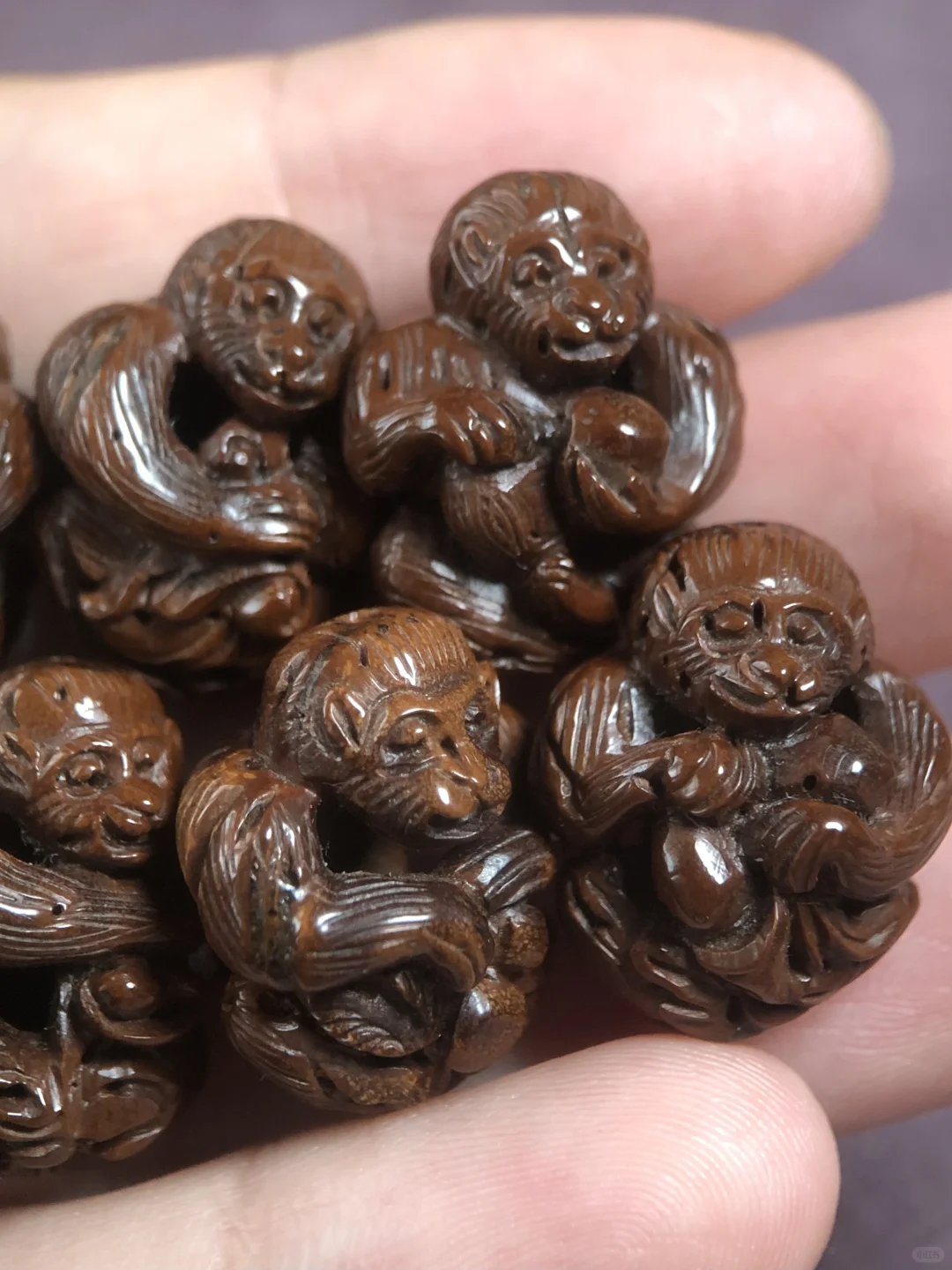 1999年文物展销会上买的一组清代桃核镂空雕