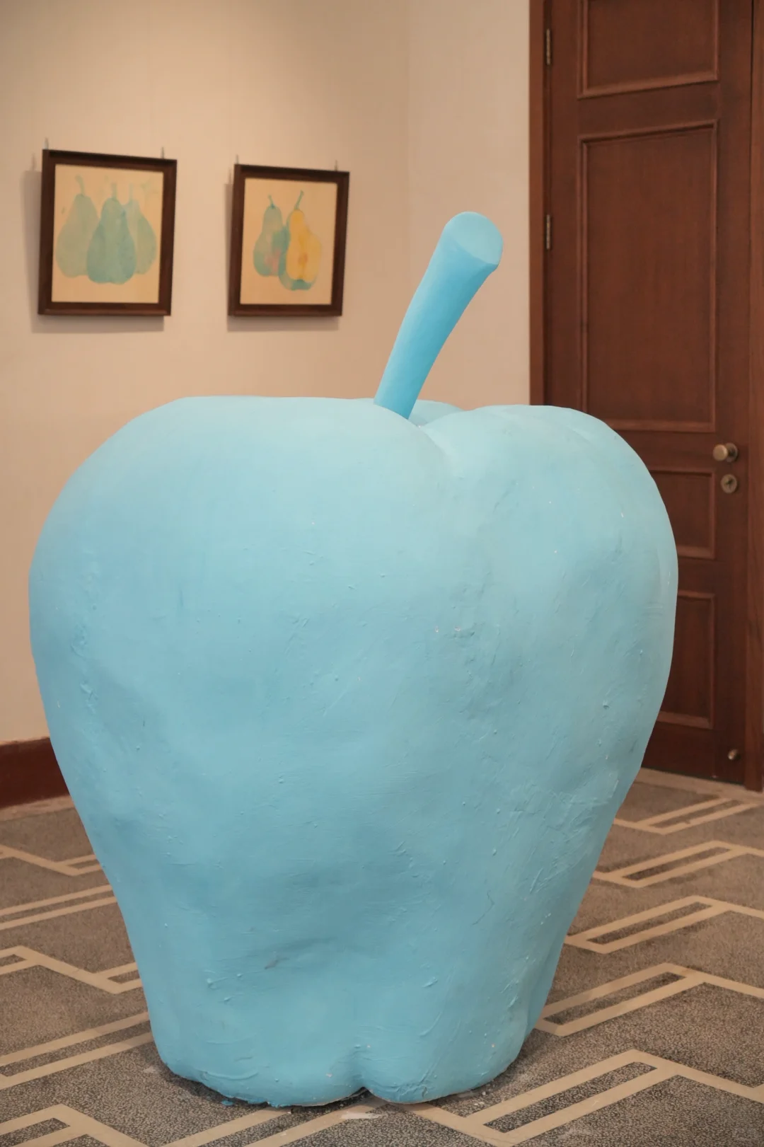 一个用蓝色讲幸福的展览，适合美陈人参考