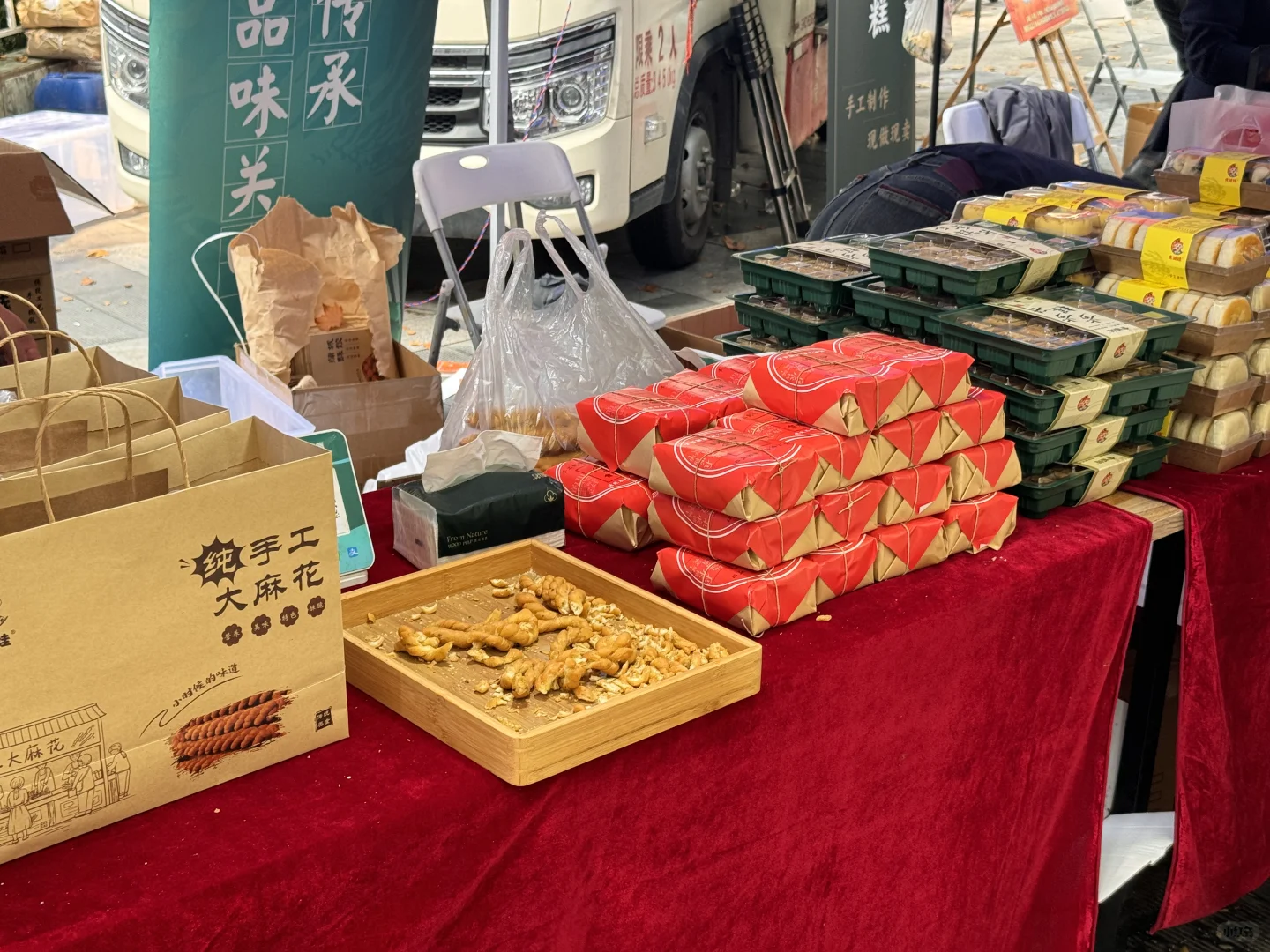 来逛学校的助农销售展啦?