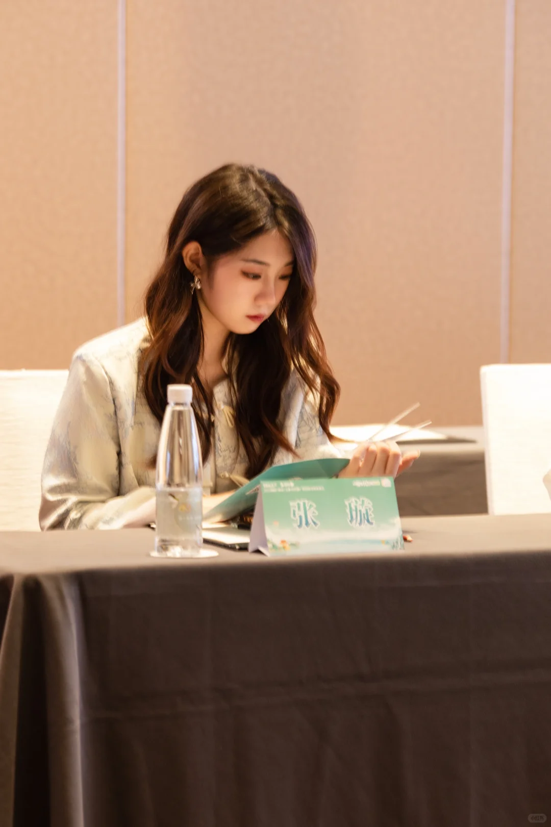 也是出息了 参会了?