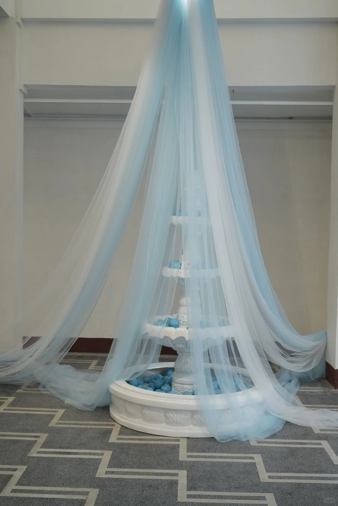 一个用蓝色讲幸福的展览，适合美陈人参考