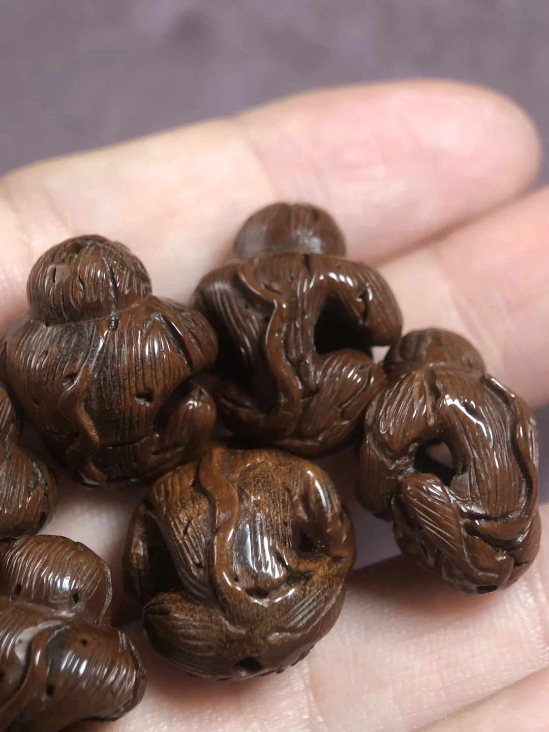 1999年文物展销会上买的一组清代桃核镂空雕