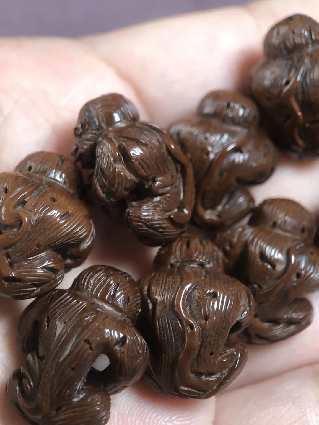 1999年文物展销会上买的一组清代桃核镂空雕