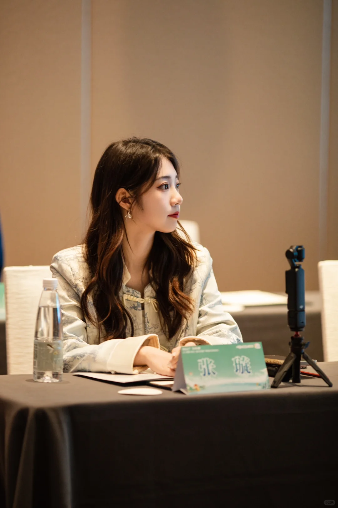 也是出息了 参会了?