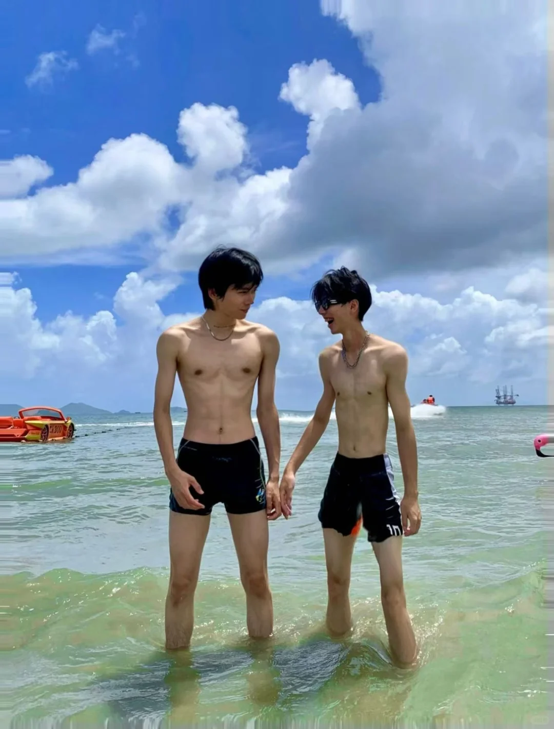 和铁哥们儿的海边合照～原图直出