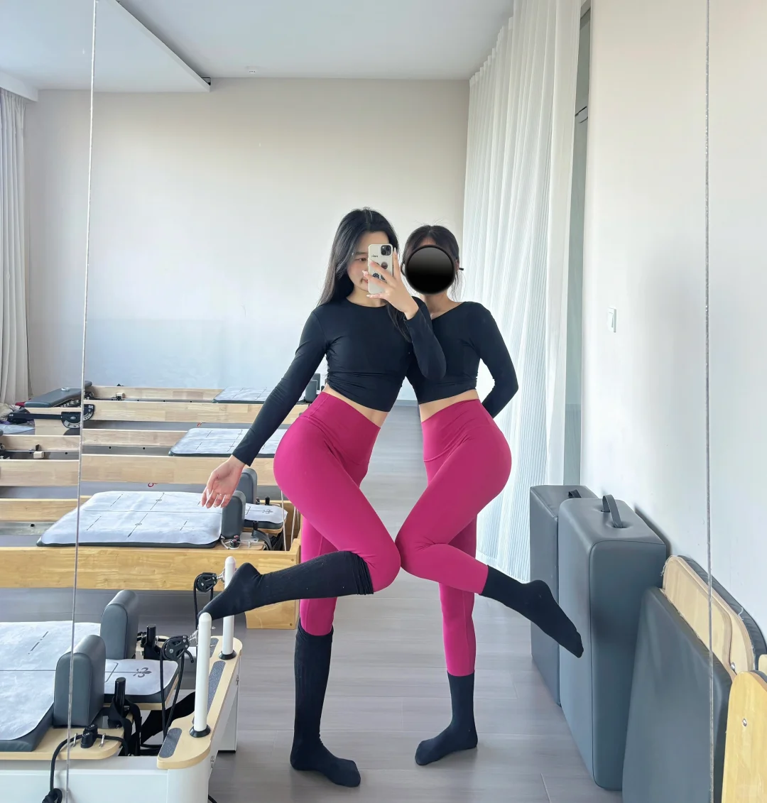 15套姐妹多巴胺瑜伽穿搭?瑜伽就这么穿！