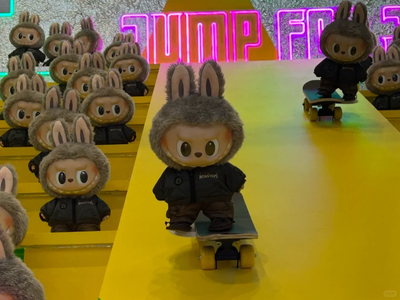 这是Labubu 拉布布展览?