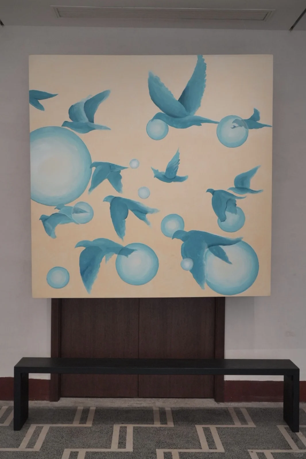 一个用蓝色讲幸福的展览，适合美陈人参考