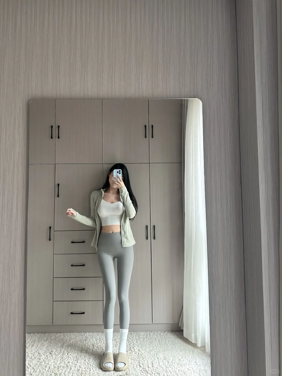 瑜伽穿搭｜低饱和度灰绿色系??