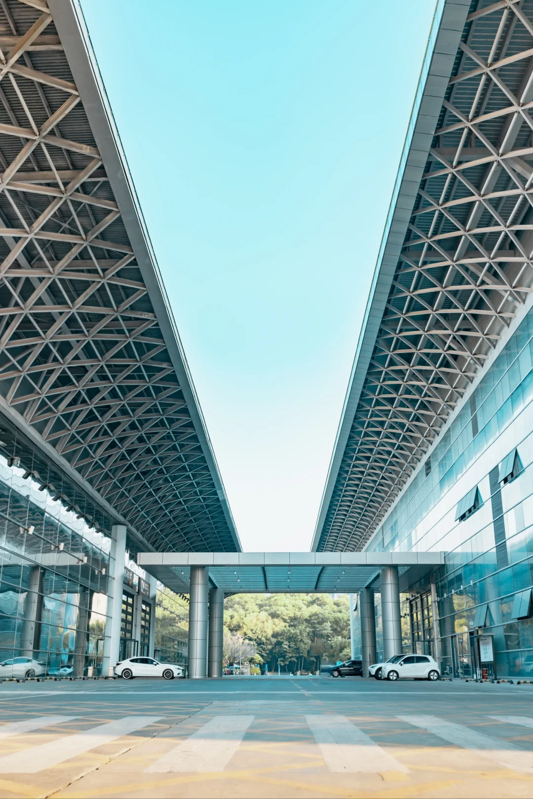 （21/100）久违的阳光，这里是会展中心?