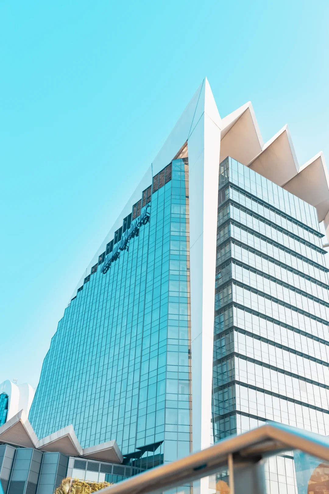 （21/100）久违的阳光，这里是会展中心?