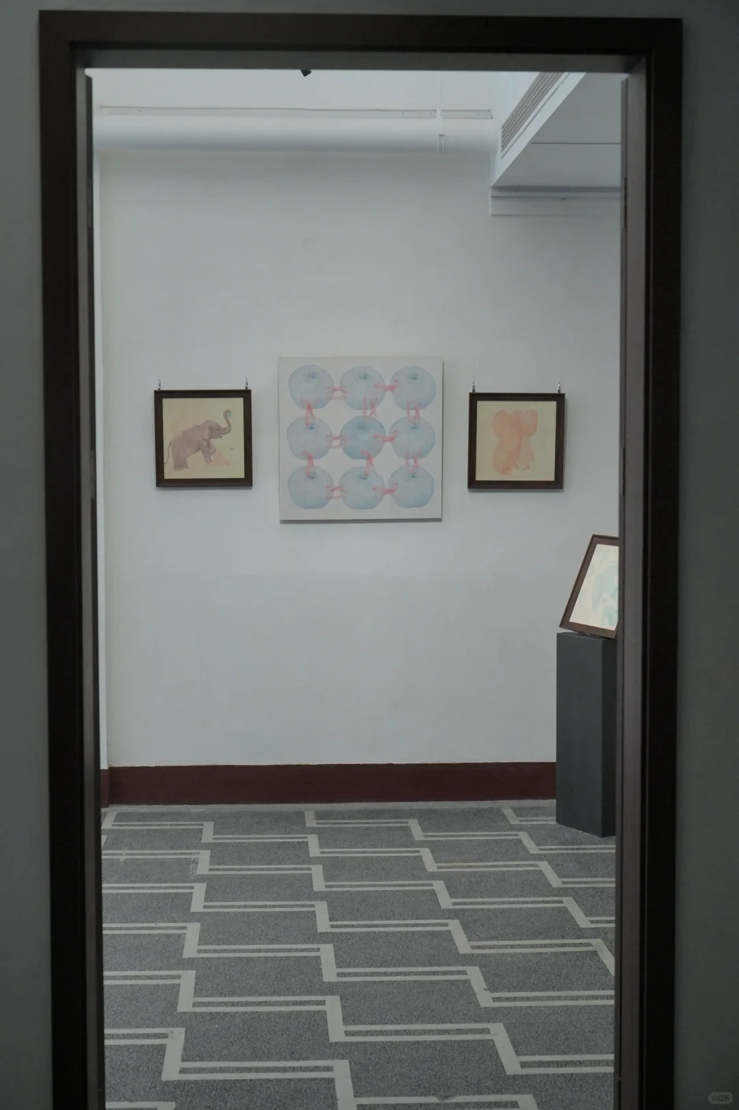 一个用蓝色讲幸福的展览，适合美陈人参考