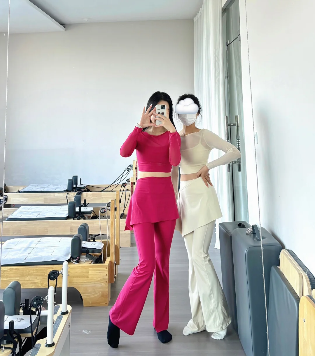 15套姐妹多巴胺瑜伽穿搭?瑜伽就这么穿！