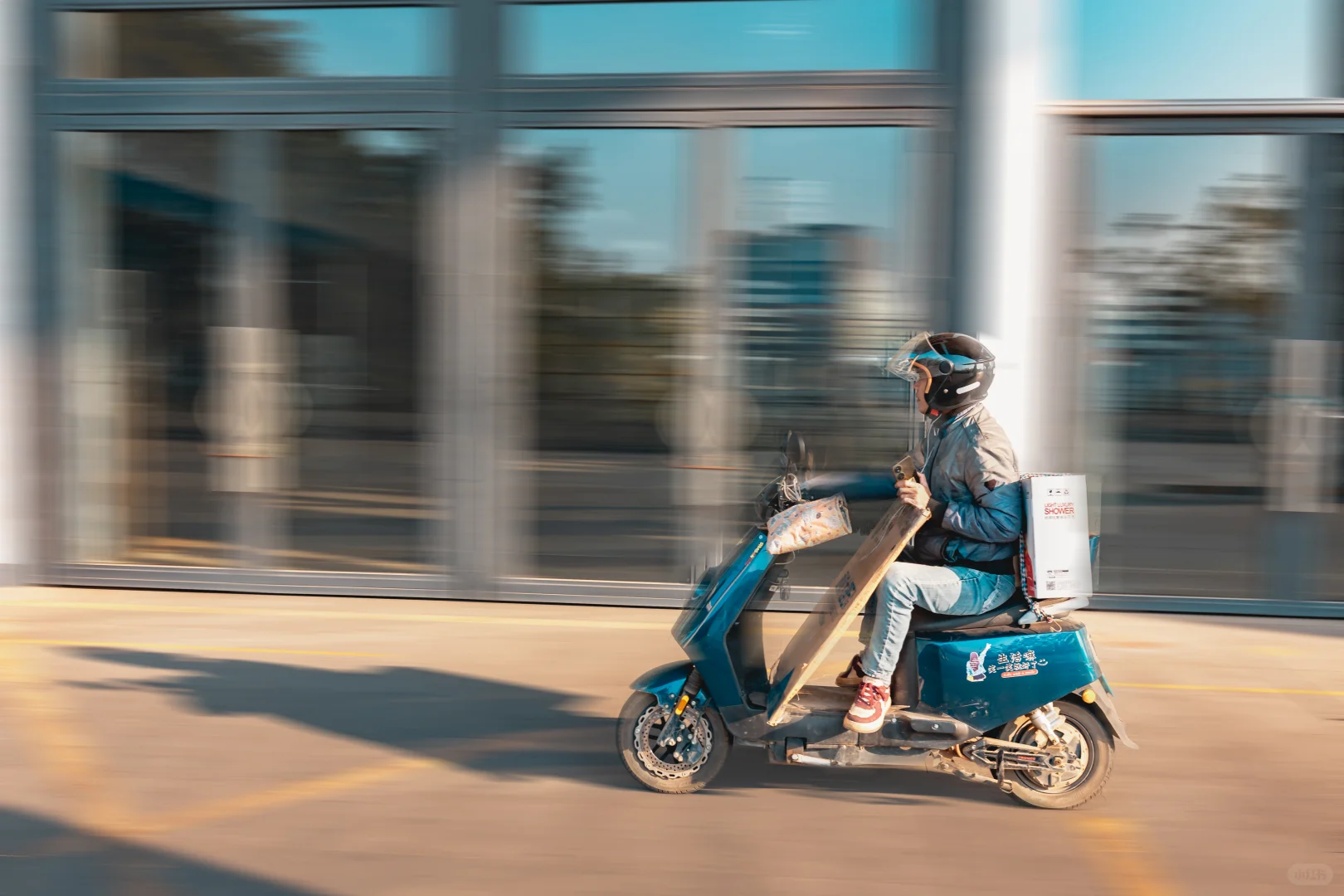 （21/100）久违的阳光，这里是会展中心?