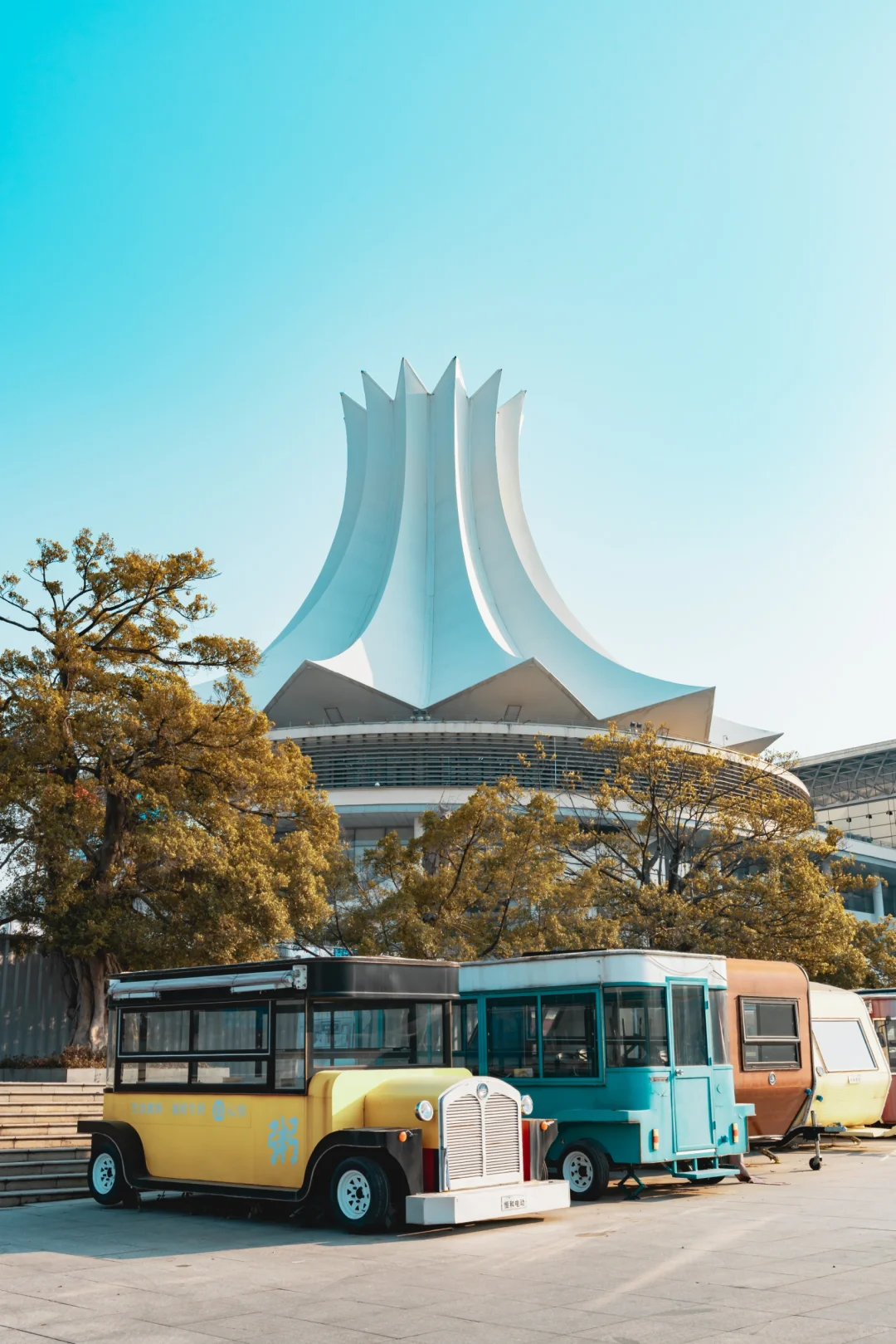 （21/100）久违的阳光，这里是会展中心?