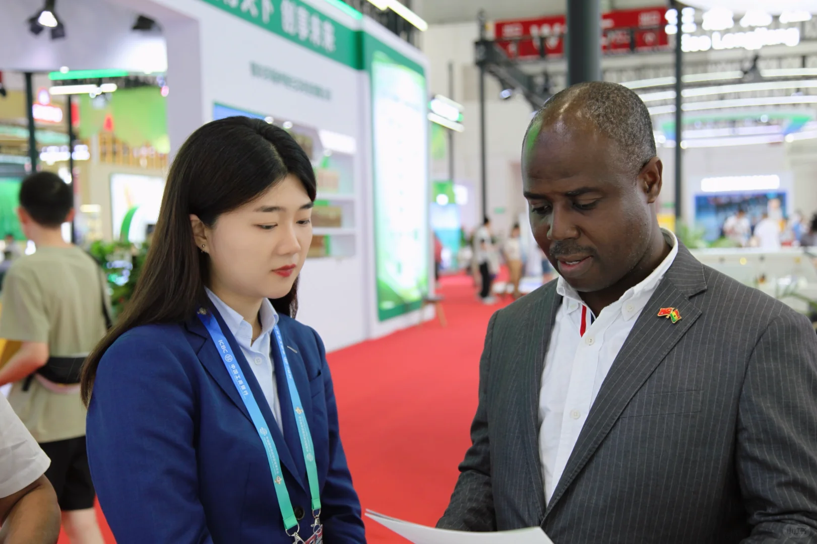 展会小翻译的一天：都在忙些啥？