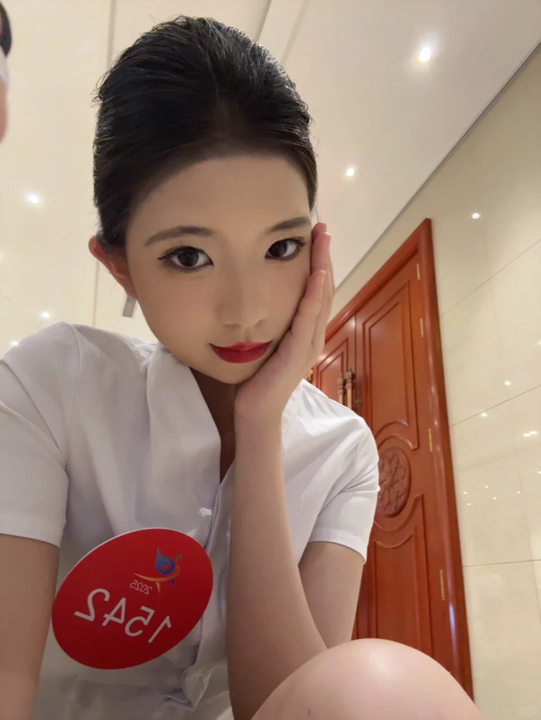 来个人告诉我我是什么很丑的人吗