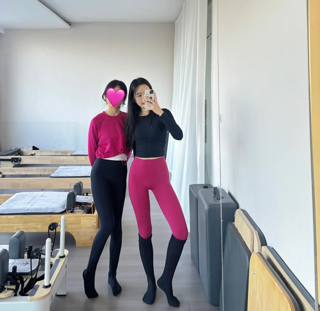 15套姐妹多巴胺瑜伽穿搭?瑜伽就这么穿！