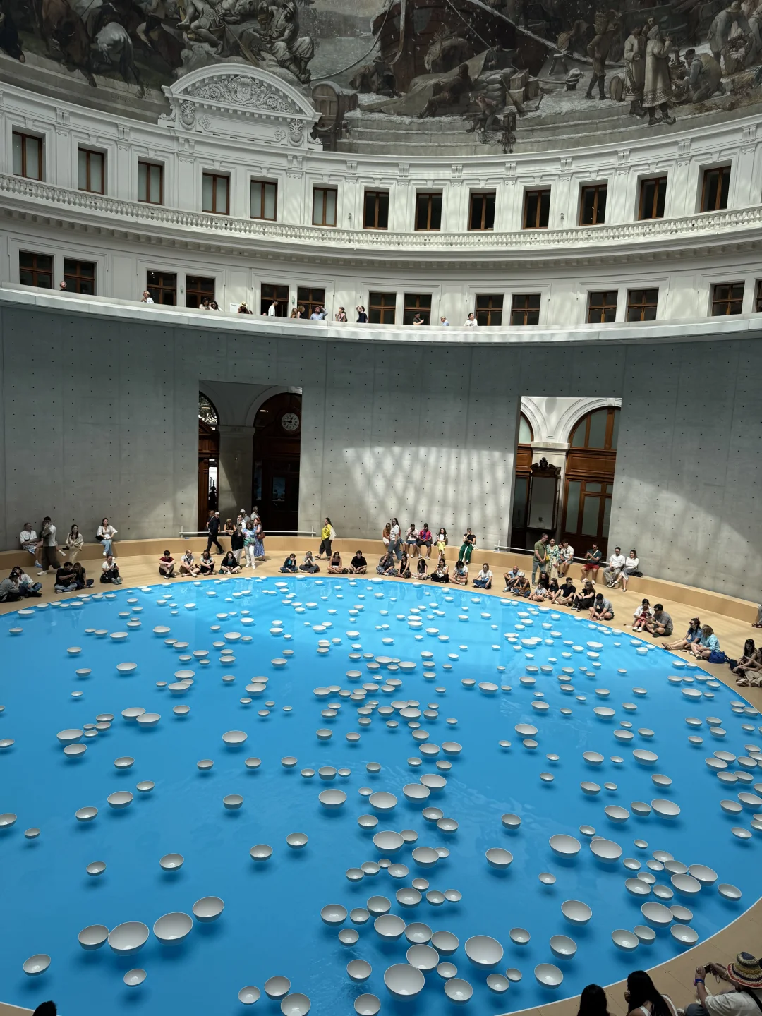 来巴黎看了这个清凉一夏的展