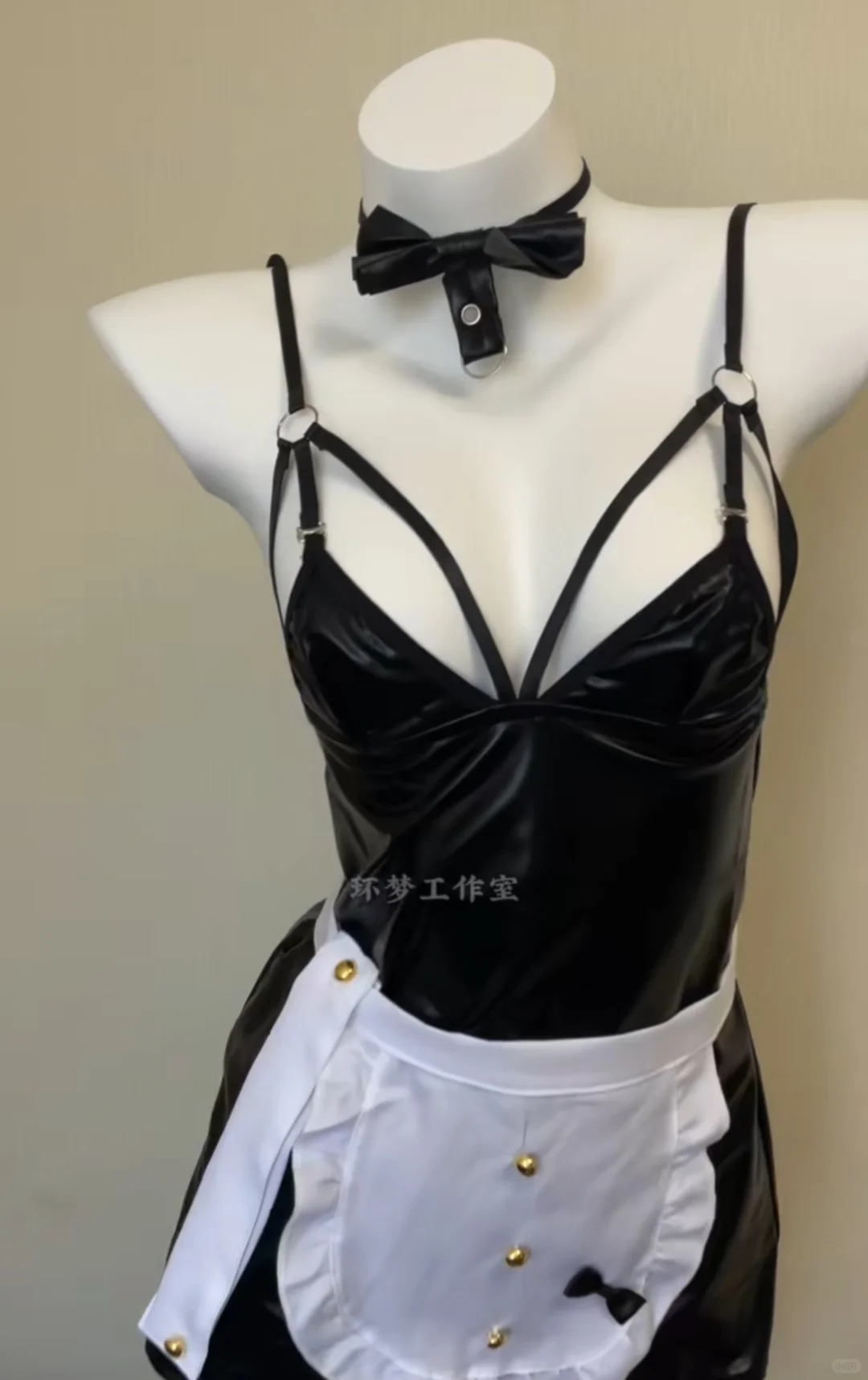 约会战袍 黑白配色绝了..??