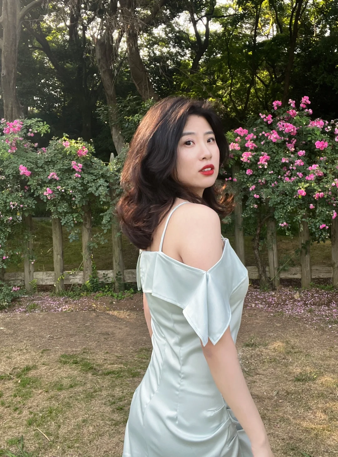 苹果型身材拍照战袍 设计感一字肩连衣裙