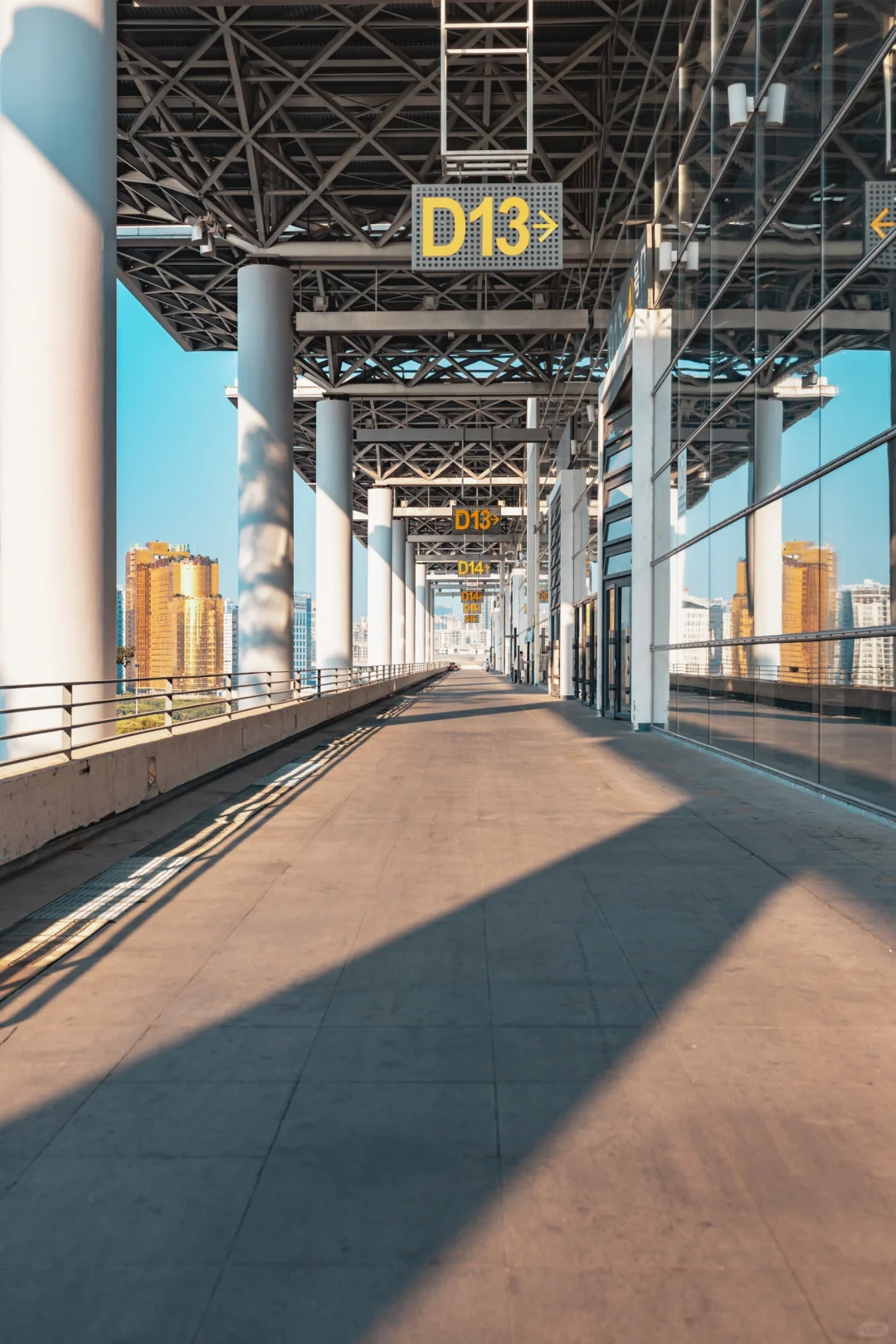 （21/100）久违的阳光，这里是会展中心?