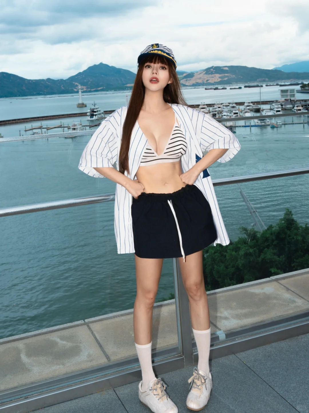 ⚓️.条纹海军风穿搭，酷暑辣妹的海边look