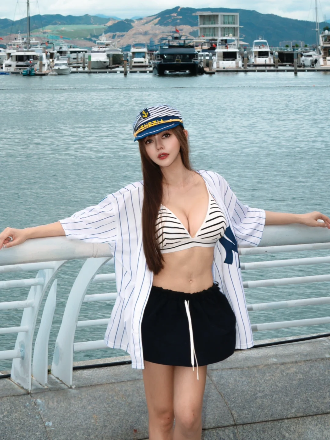 ⚓️.条纹海军风穿搭，酷暑辣妹的海边look