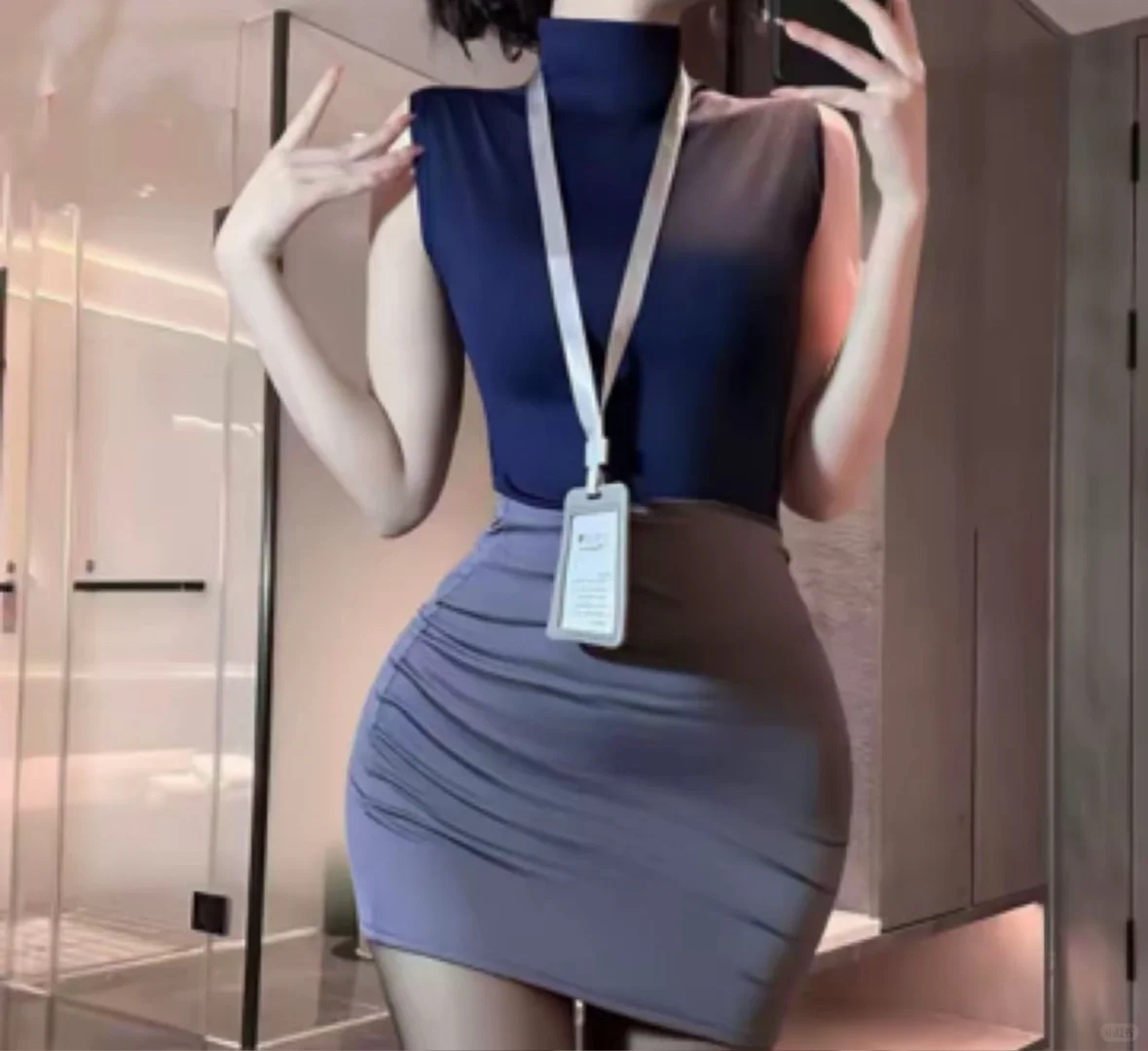 她穿得很规矩，动心的是他