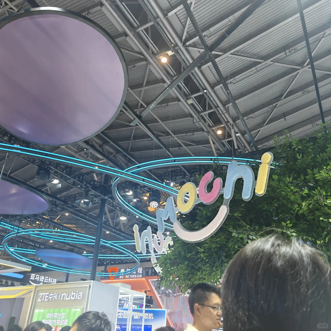 科技与萌趣的碰撞，展会中的诗意时光****