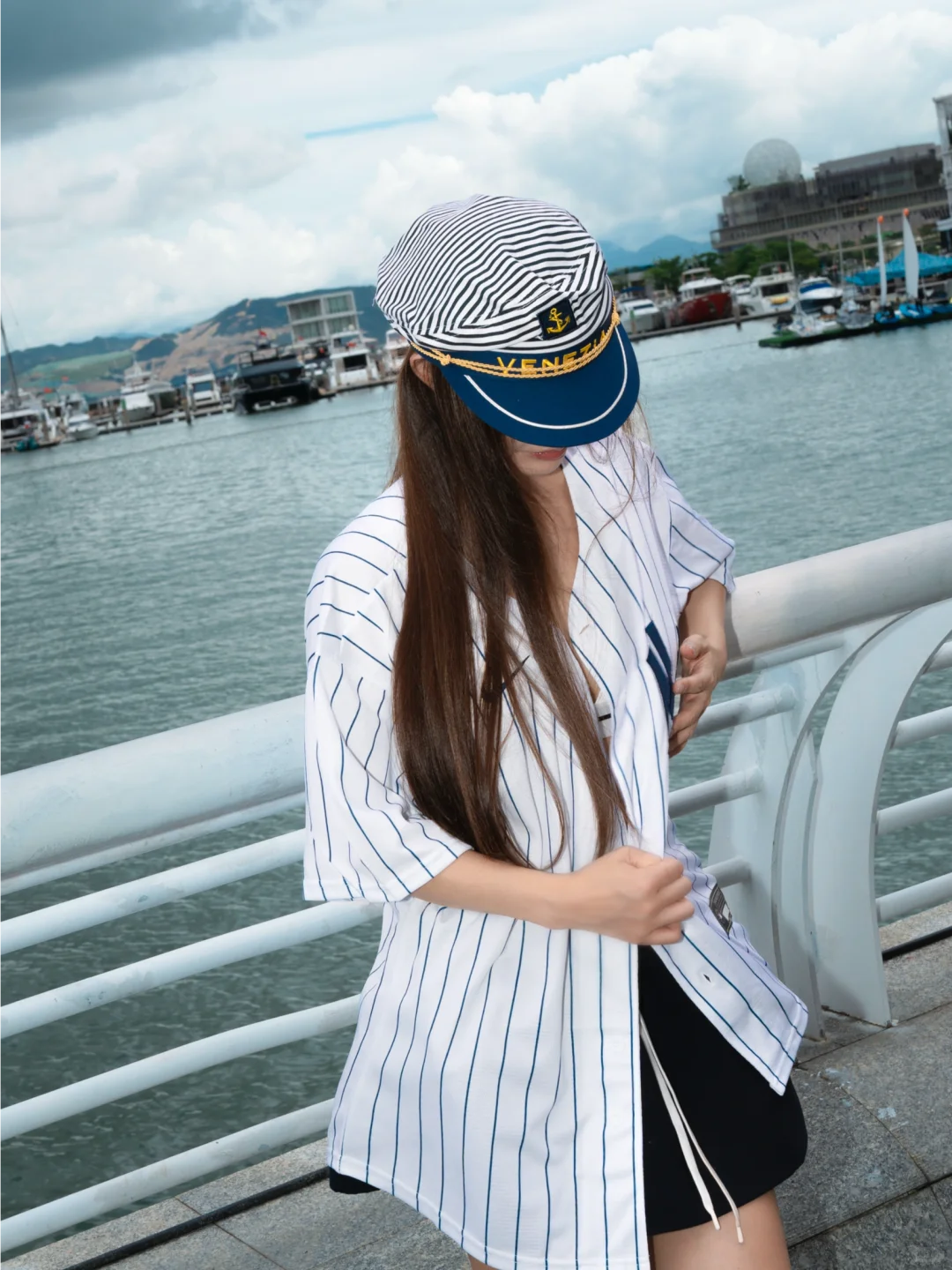 ⚓️.条纹海军风穿搭，酷暑辣妹的海边look