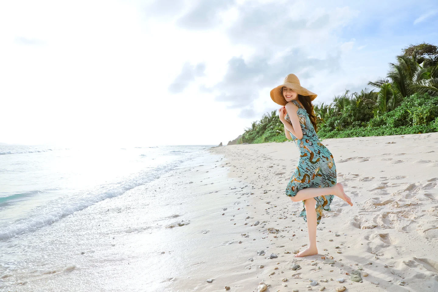 20180818|迪丽热巴?塞舌尔