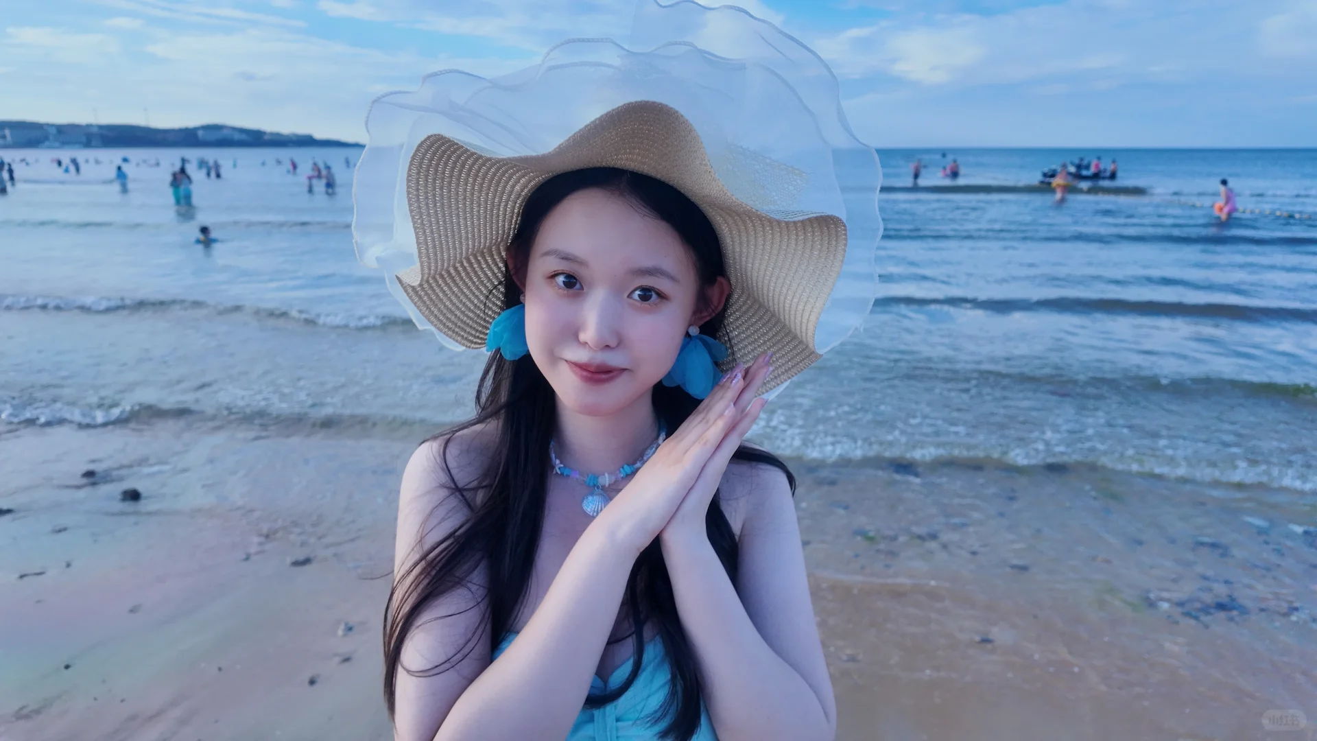 方圆脸女孩海边出片技巧