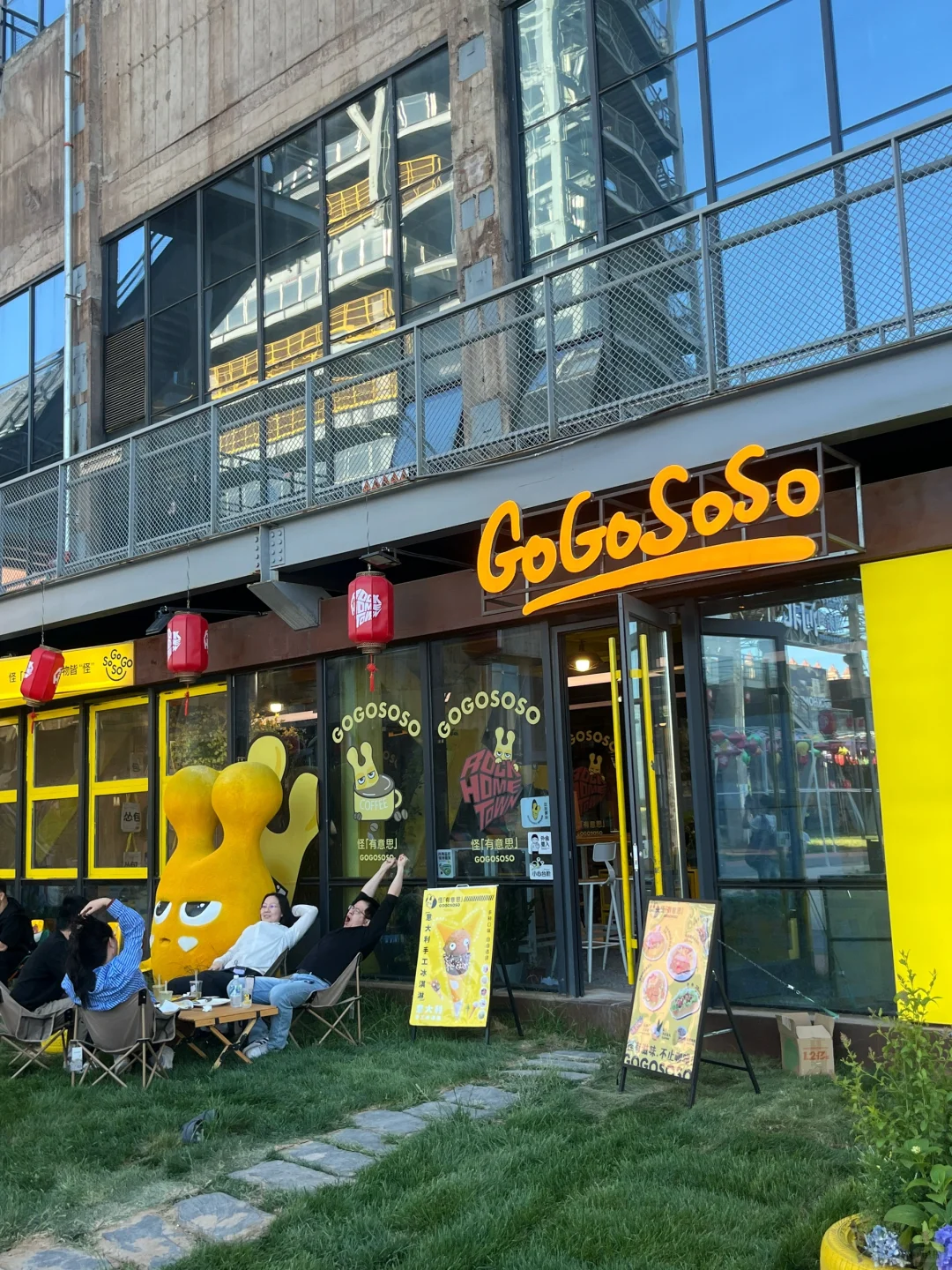 闯入多巴胺黄色宇宙！?甜酷女孩必冲！