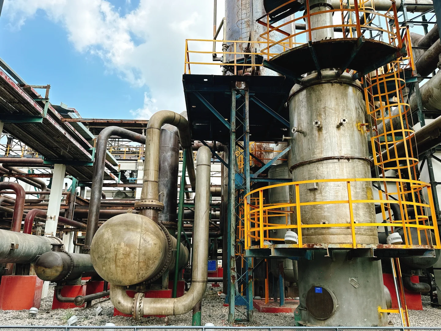 沧州工厂硬朗风网红地：大化工业遗存文化区