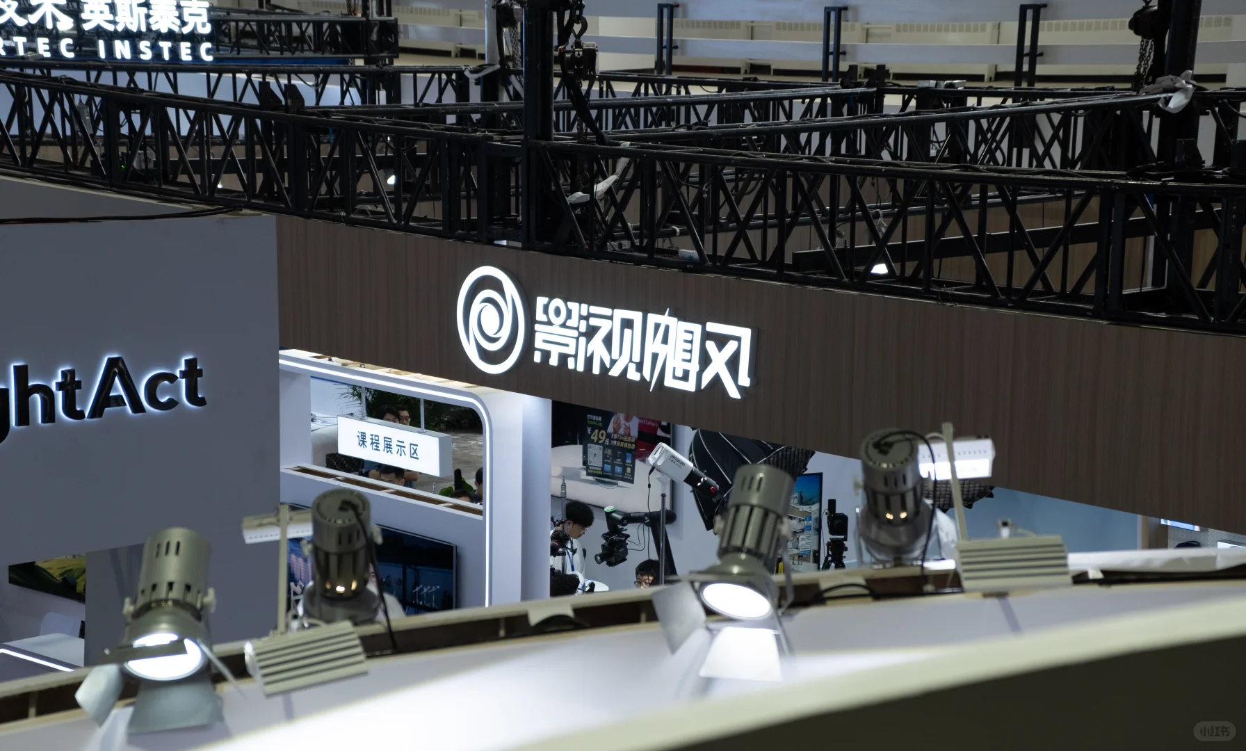 参加展会哪有拍模特妙啊