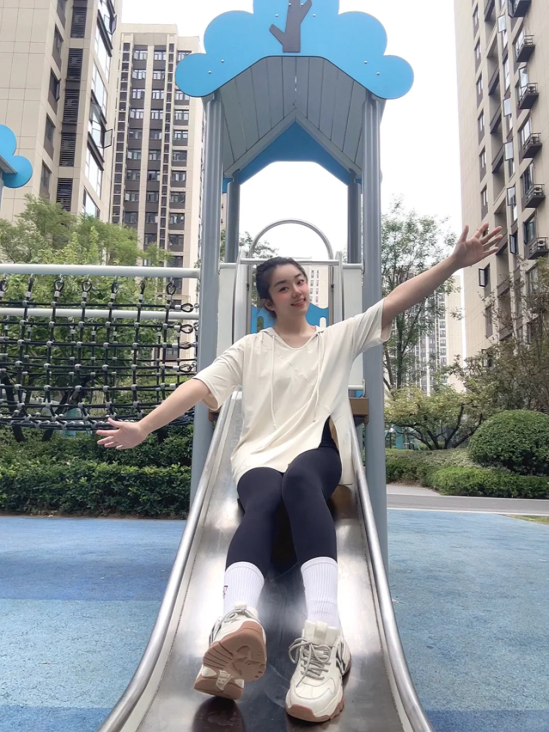 充分享受夏天?穿瑜伽服出门喽~