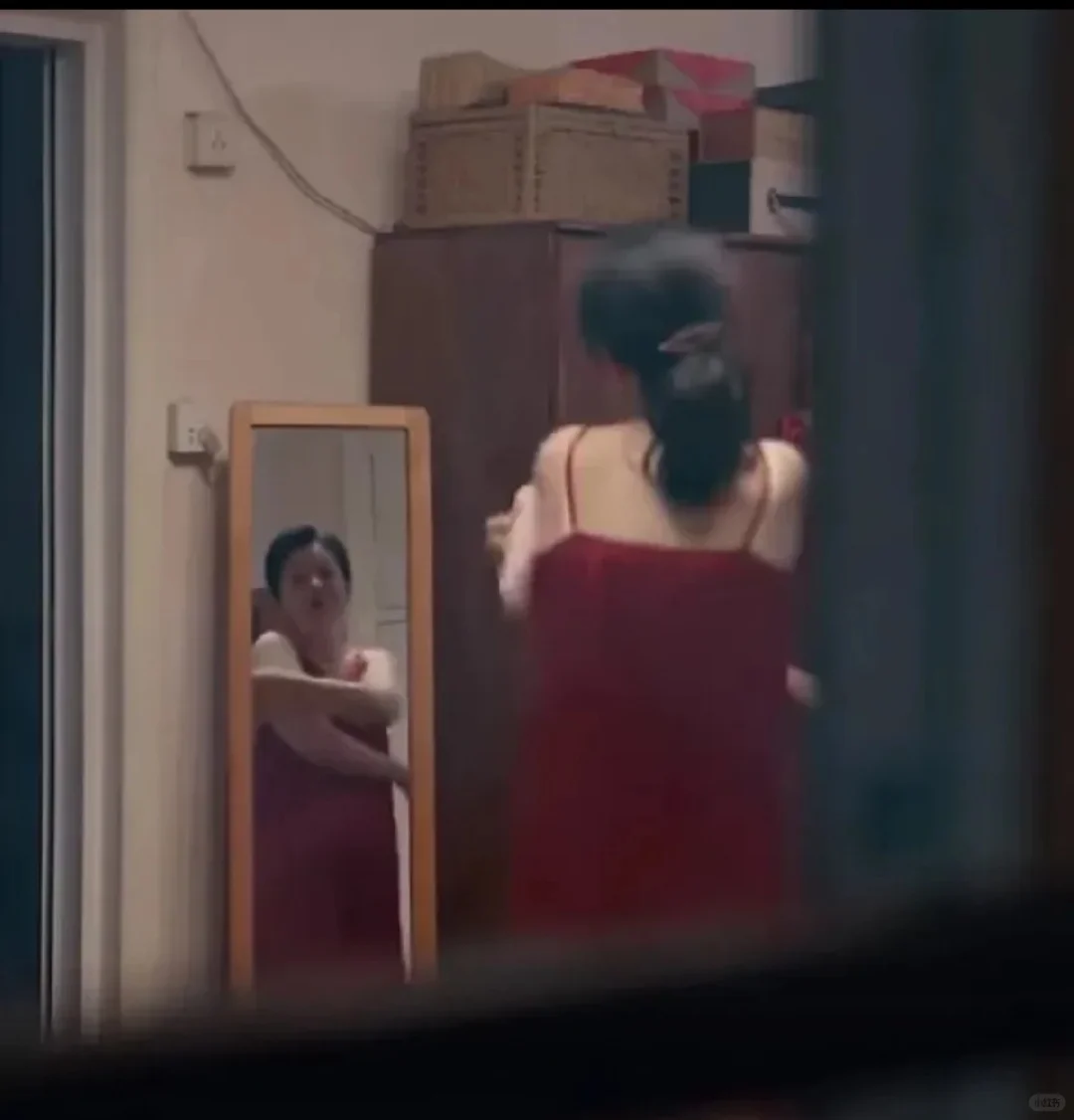 无惧年龄，优雅绽放：郑卫莉的时尚启示