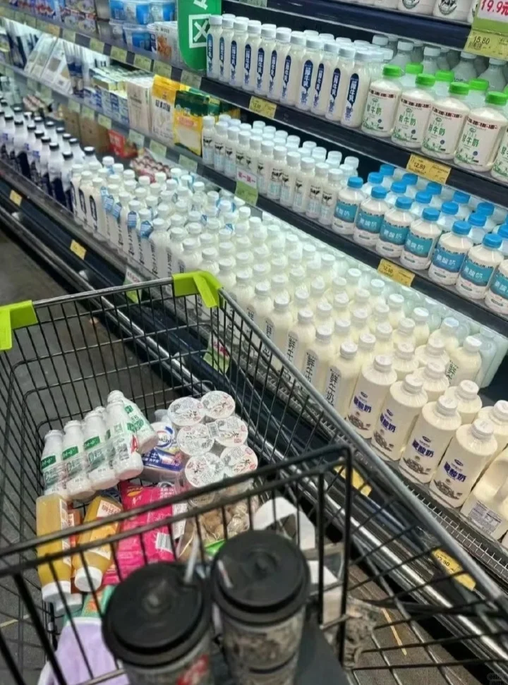 又来超市采购物资了