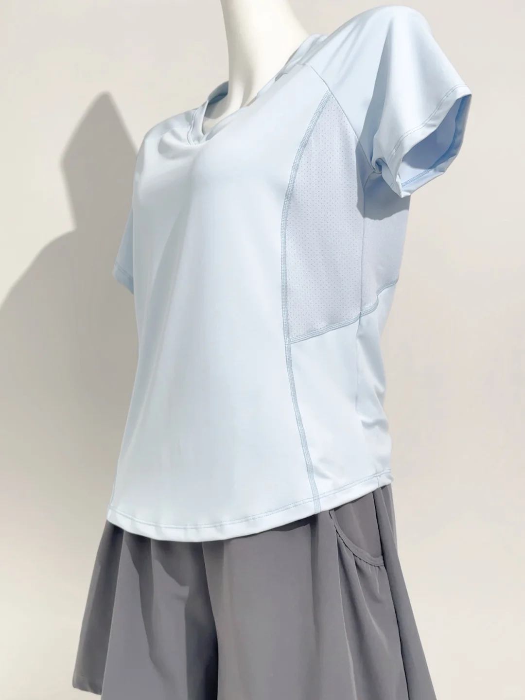 运动穿搭? 浅蓝V领套装清爽打开方式?55