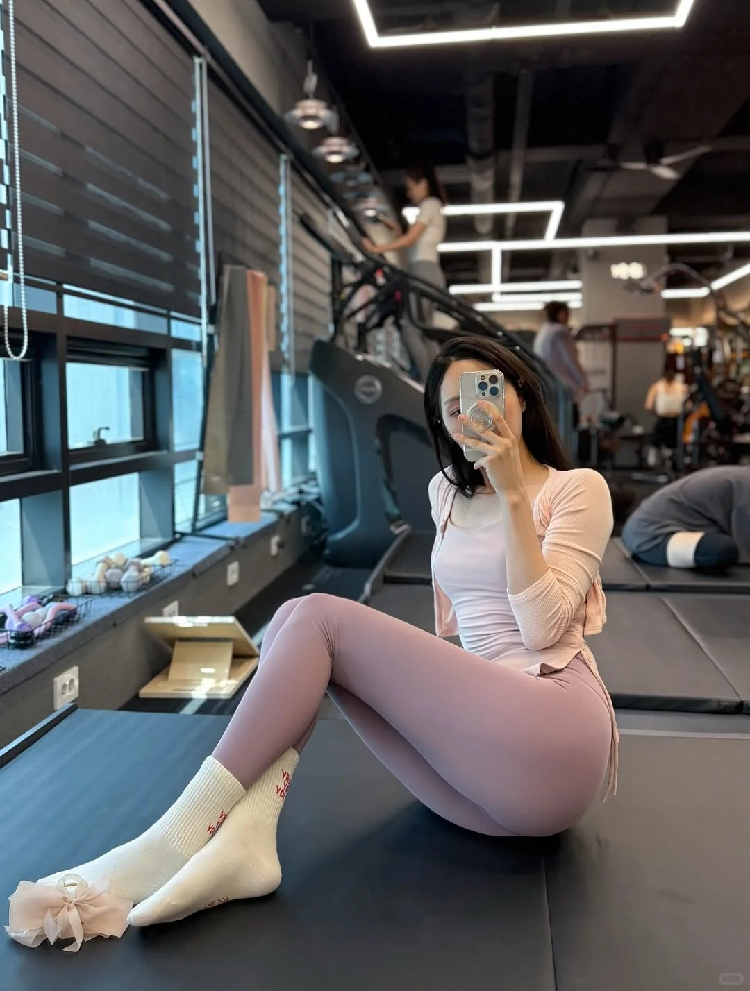 紫色?瑜伽服自带纯欲滤镜