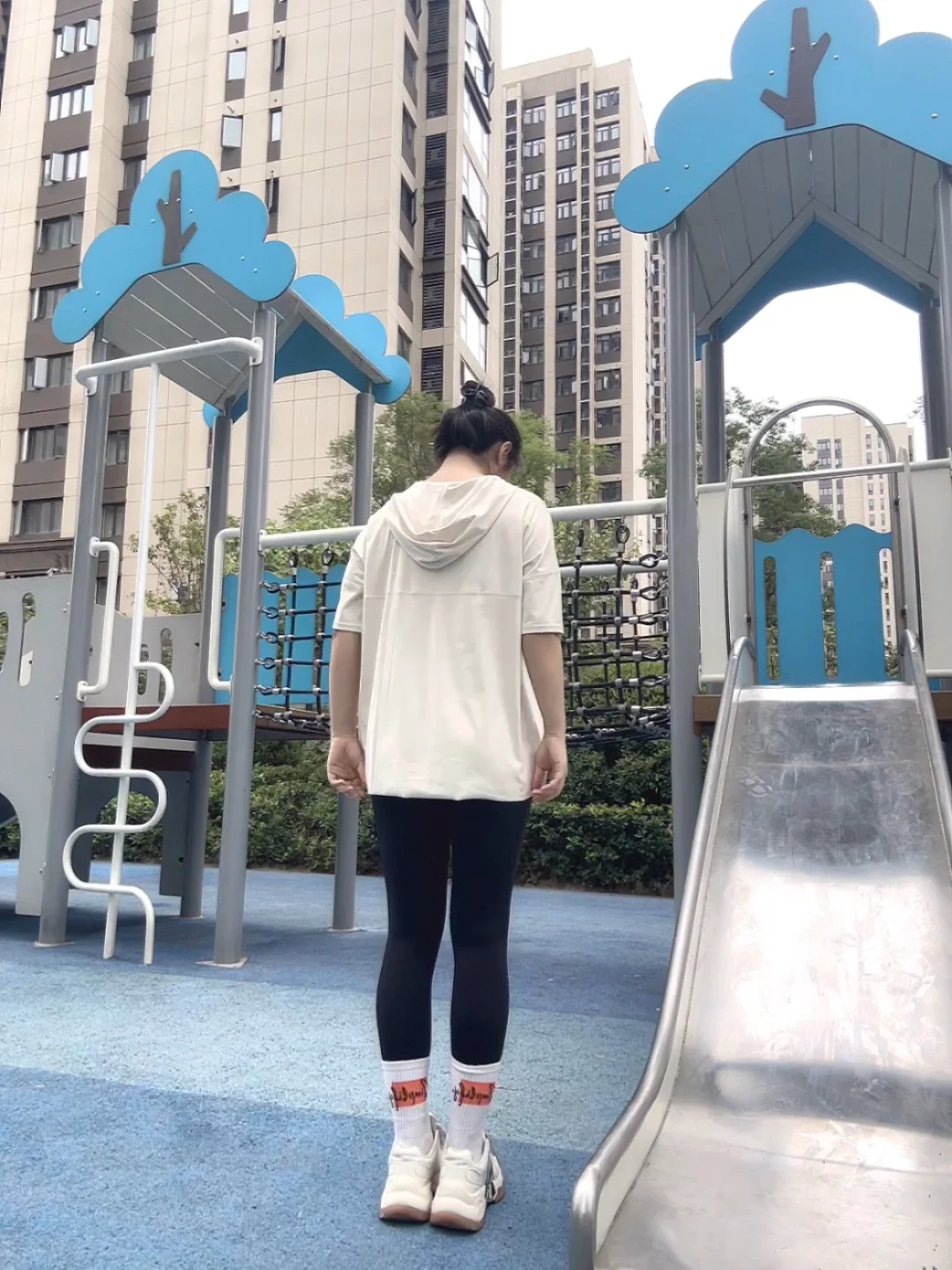 充分享受夏天?穿瑜伽服出门喽~