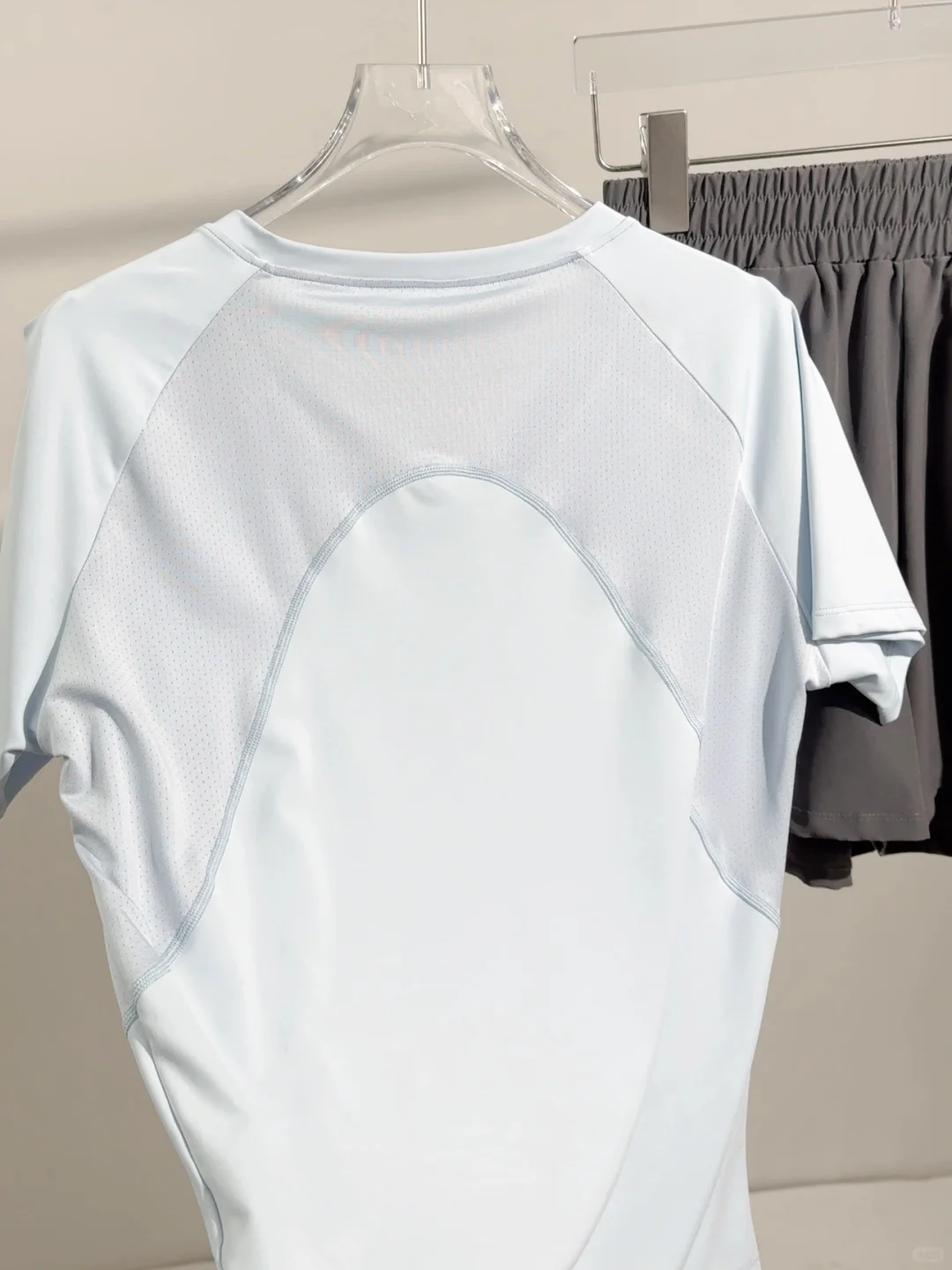 运动穿搭? 浅蓝V领套装清爽打开方式?55