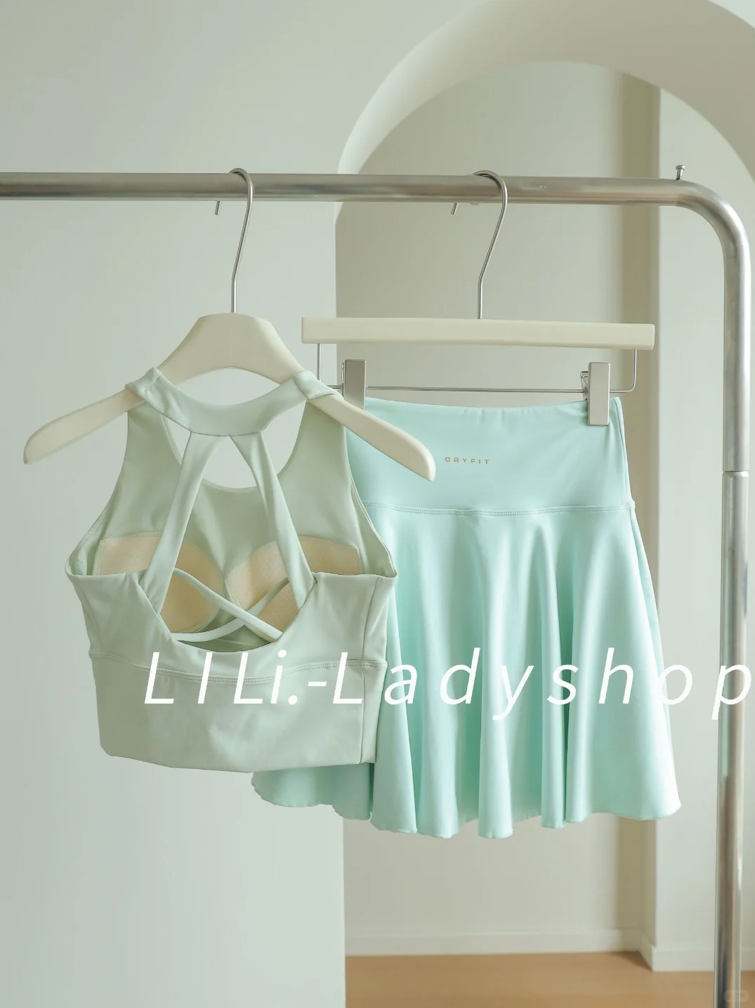 ?运动女孩狂喜|清爽力量感穿搭