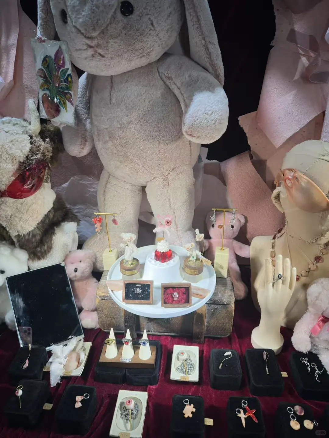 顶着高温推着轮椅逛了诺亚设计展。