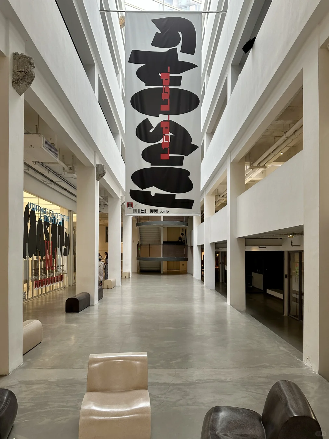 这个海报展让我觉得平面设计师比建筑师——