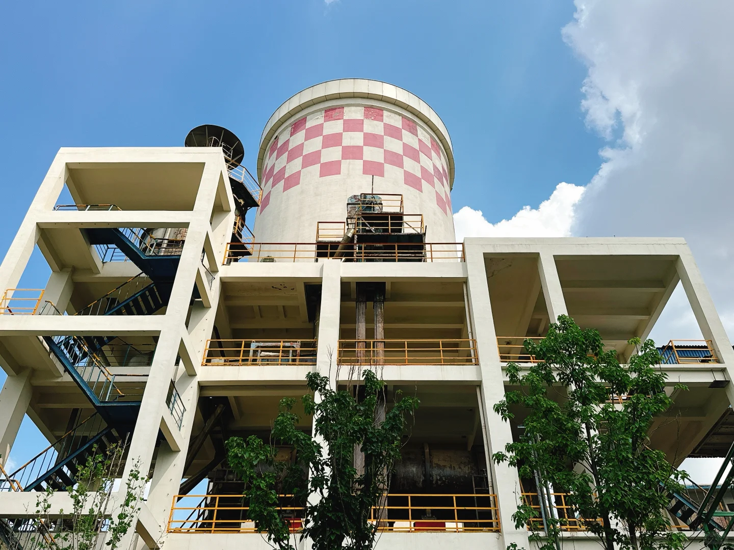 沧州工厂硬朗风网红地：大化工业遗存文化区