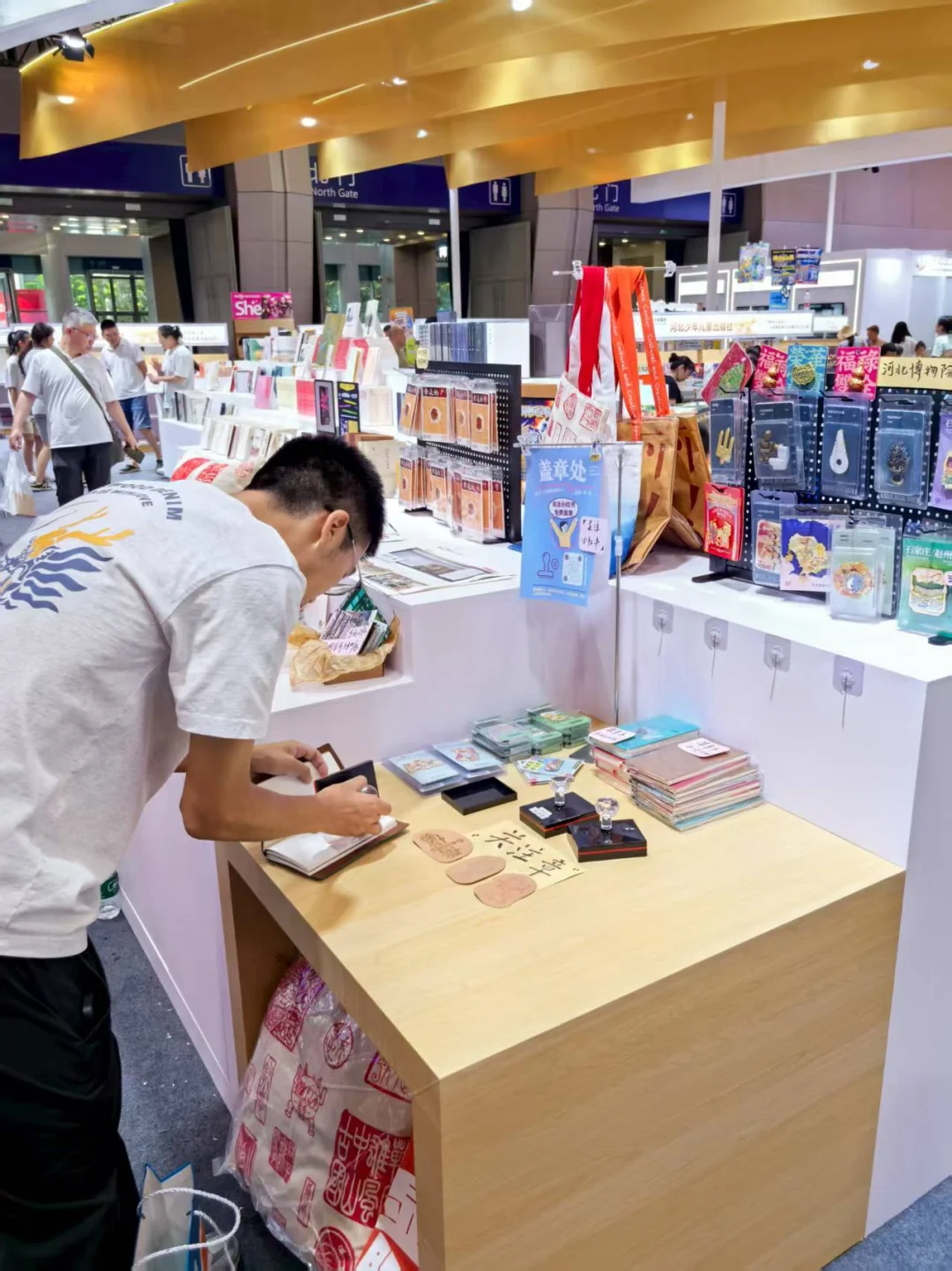 新汇文在重庆国博中心杀疯了!