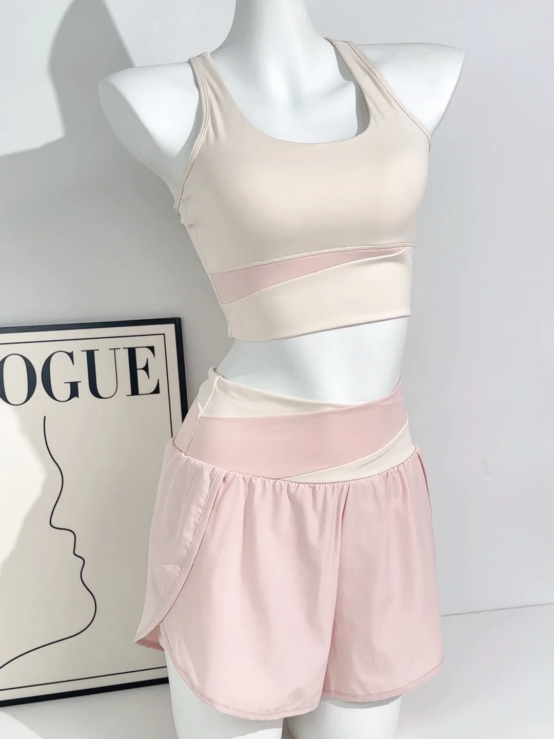 ?是可可爱爱的粉色瑜伽服呀～49?买了一套！