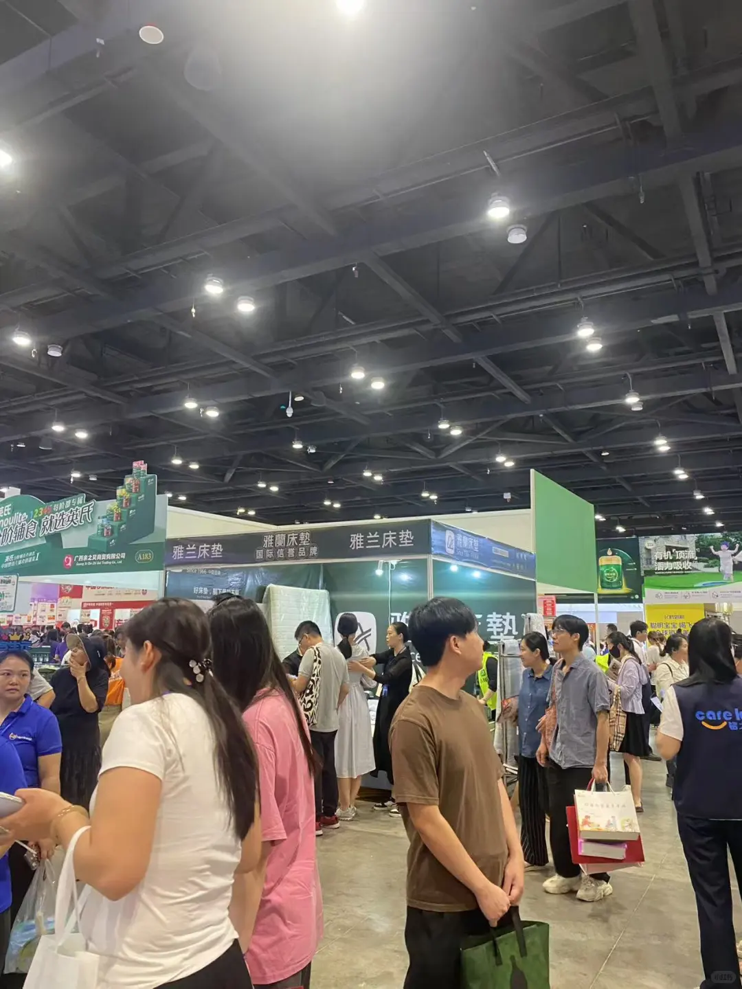 带队友来逛孕博会拉！！